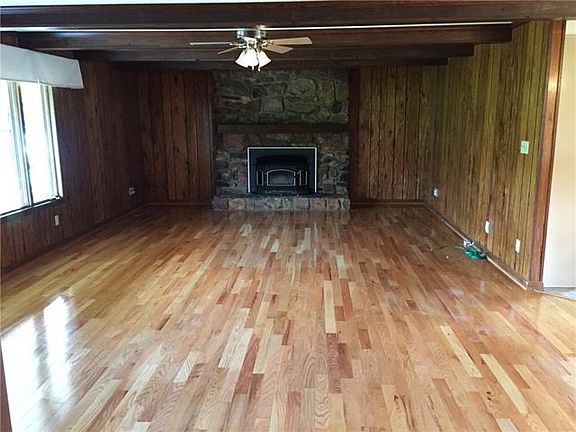 2nd image of 2201 Wt Carpenter Dr