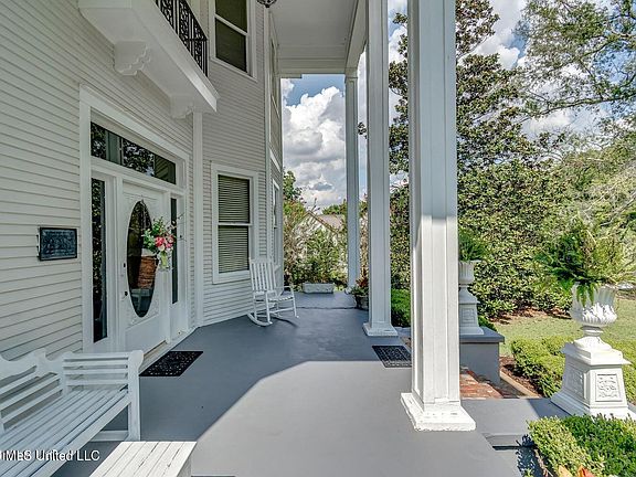 3rd image of 115 Railroad Ave