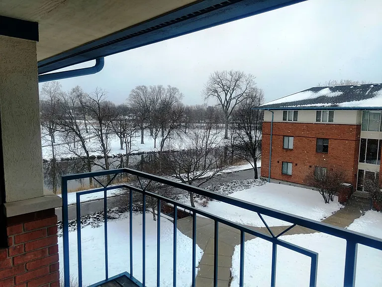 Riverwalk Apartments — Photo 35