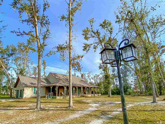 2nd image of 19053 NE Oak Hill Dr