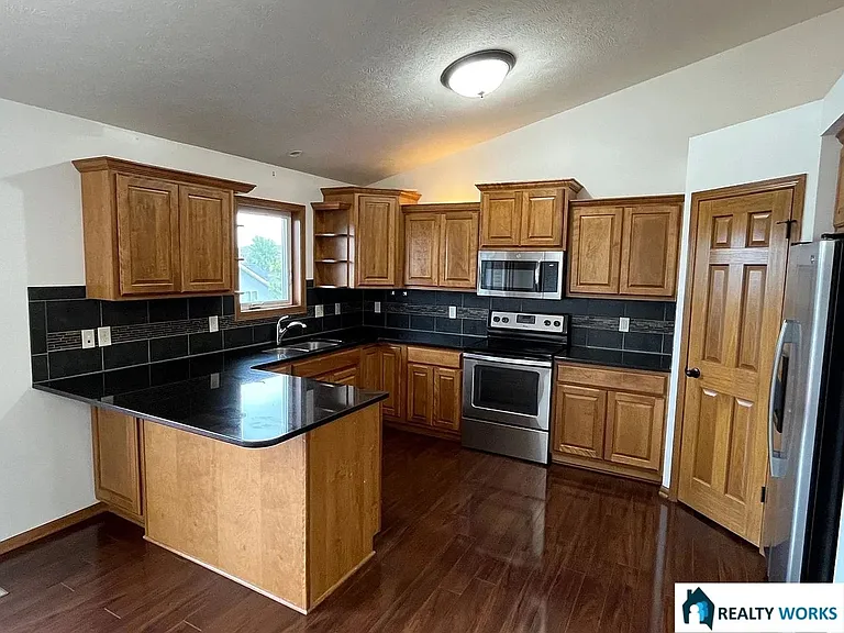 8020 Renatta Dr — Photo 8