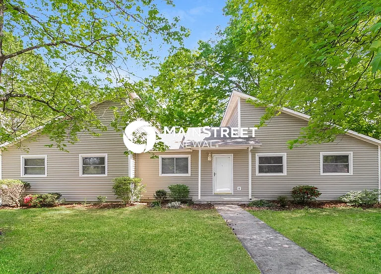 3012 Manchester Dr — Photo 1