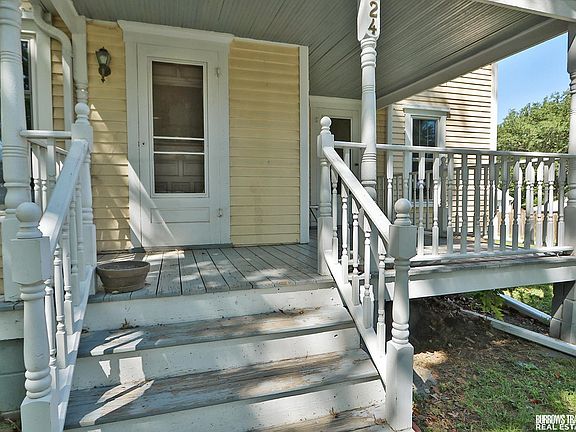4th image of 224 W East St