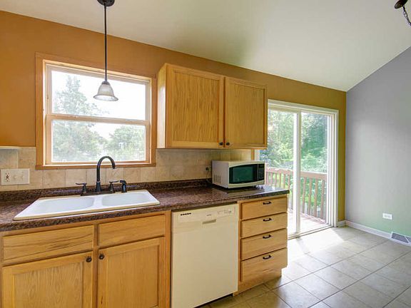 5th image of 851 N Elmwood Dr