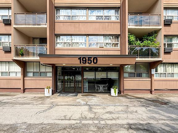 3rd image of 1950 Main St W #904