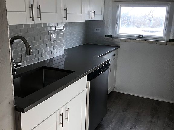 3rd image of 163 W Schiller St #10178029