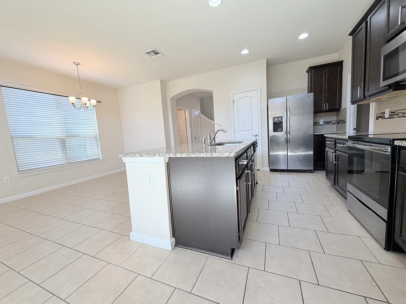 5910 Bridle Bnd — Photo 2