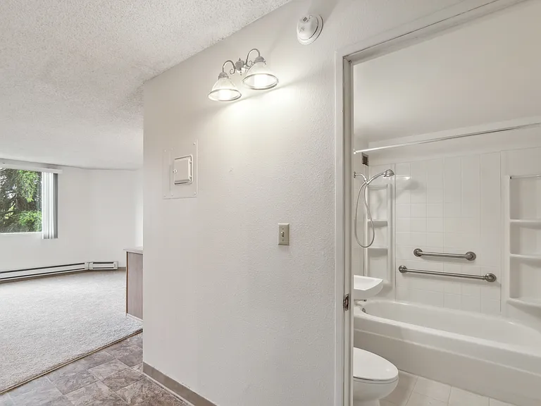 Life Manor Parkside — Photo 18