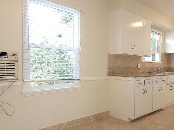 5th image of 440 Mission St APT C3