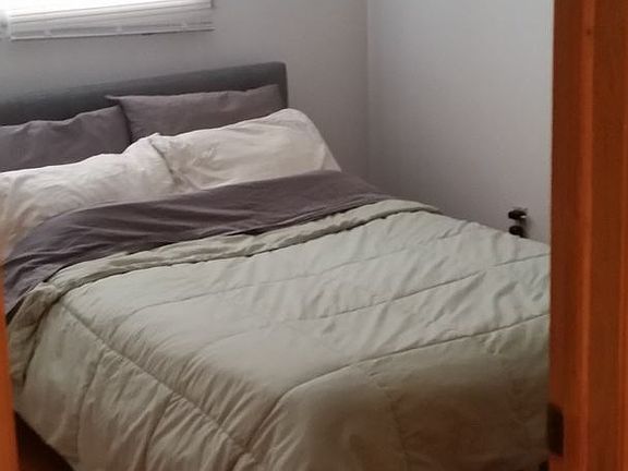 5th image of 1657 N Astor St APT 12