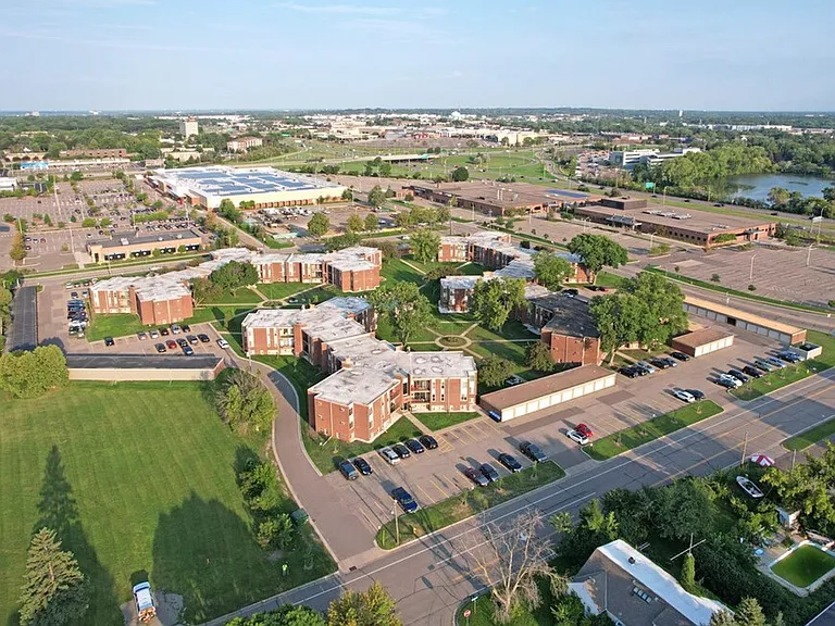 Rose Mall Apartments — Photo 47