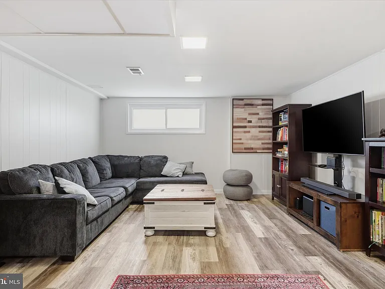 10703 Almond St — Photo 19