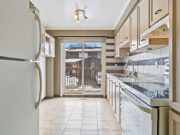 5th image of 750 Burnhamthorpe Rd E #25