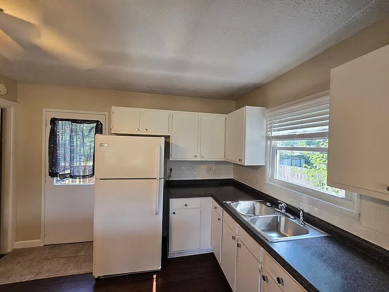 9809 Old Six Mile Ln — Photo 16