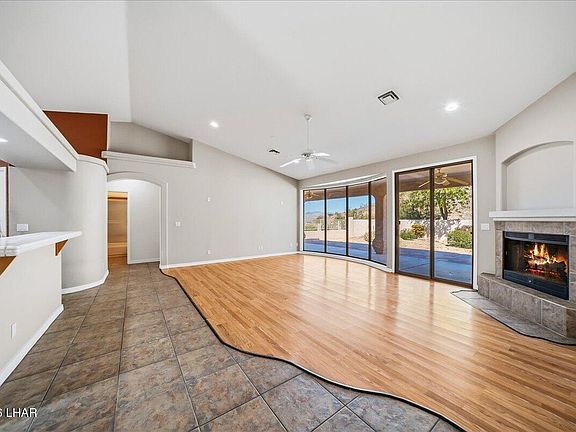 5th image of 2889 Desert Vista Dr