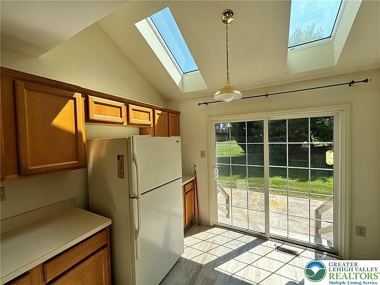 4142 Huckleberry Dr — Photo 3