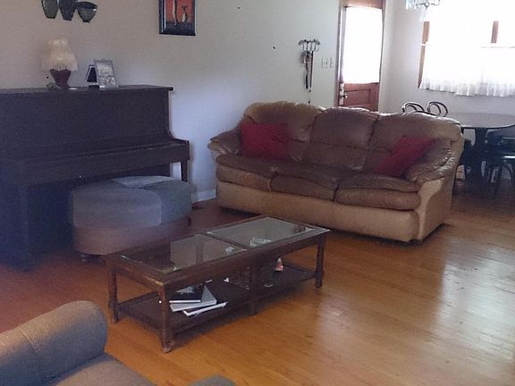 3rd image of 2248 Knollcrest Ln