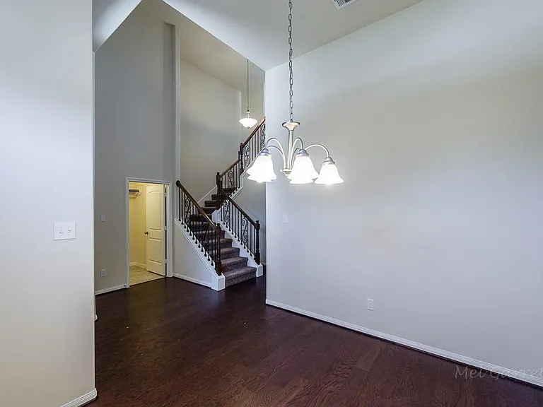 2911 Lake Dr — Photo 6