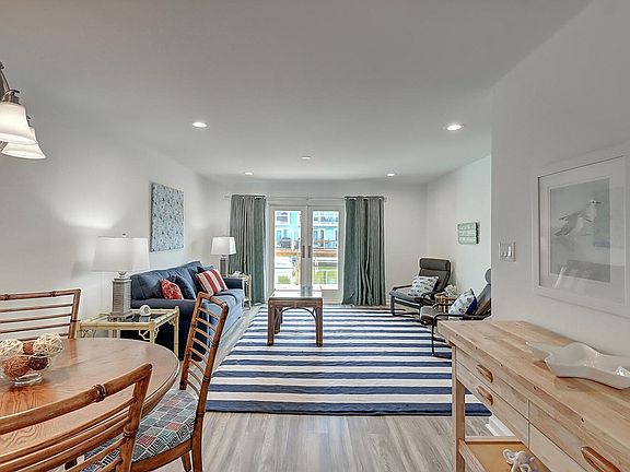 3rd image of 802 Sandollar St #802