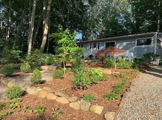 9 Wakerobin Rd, Norwalk, CT 06851