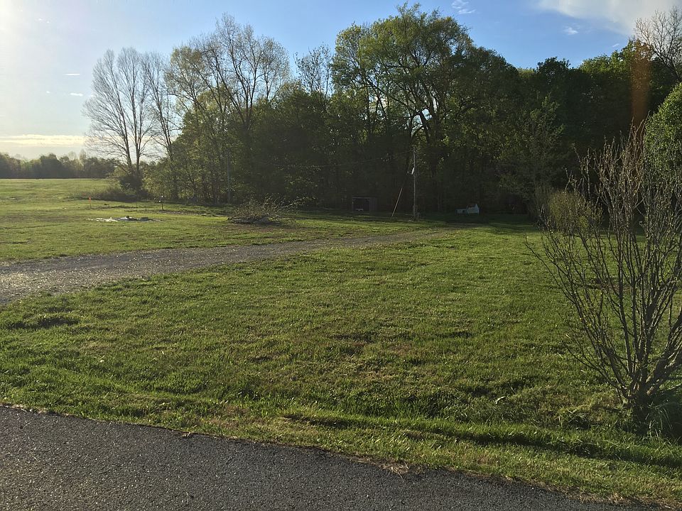 2nd image of 426 E Poe Young Rd