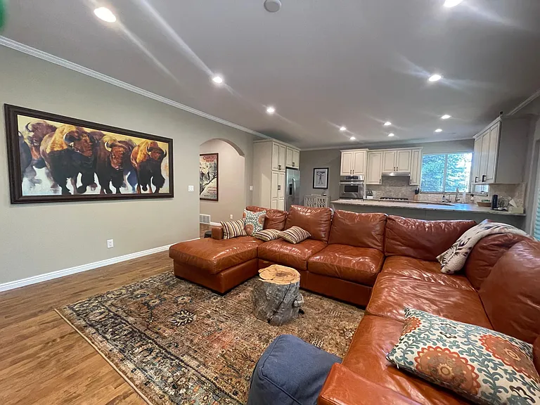 701 Martingale Ln — Photo 3