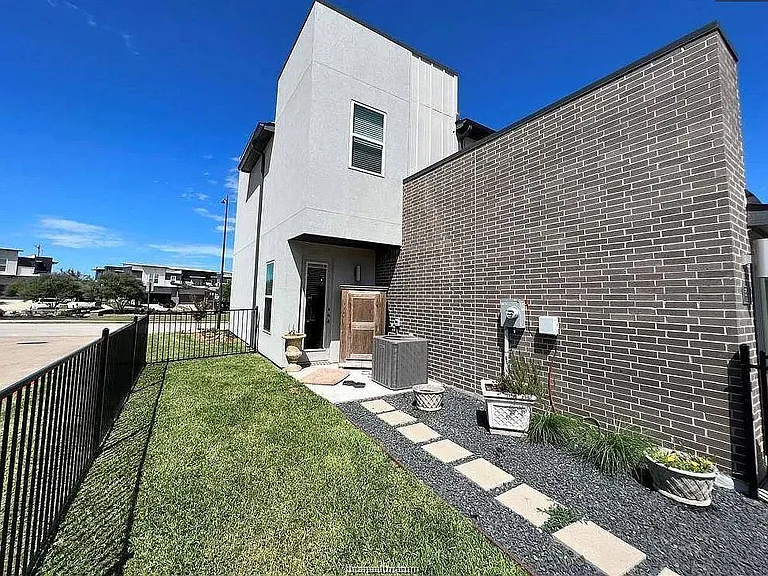 3920 Yukon Ln — Photo 11