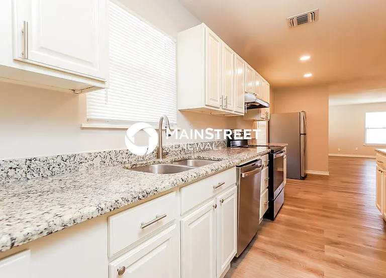 450 Millwood Ln — Photo 8