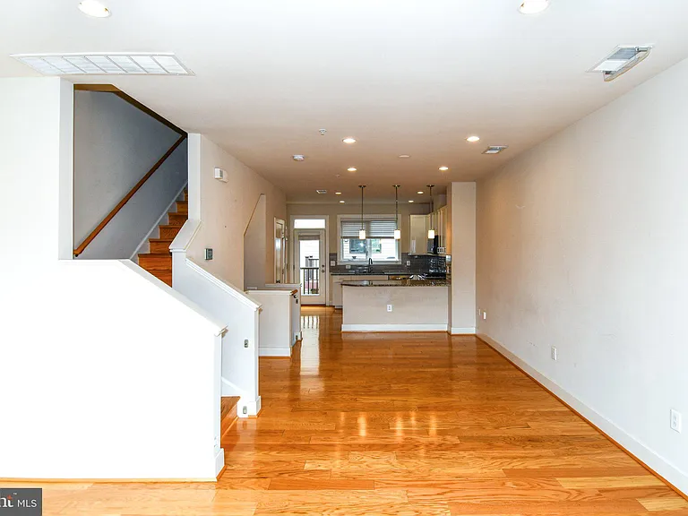16301 Columbus Ave — Photo 9