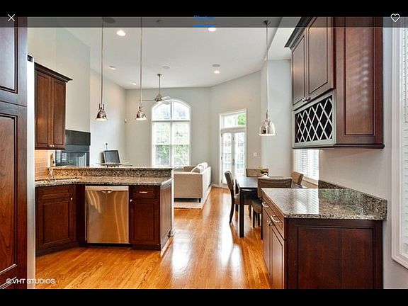 2nd image of 1000 W Altgeld St #B