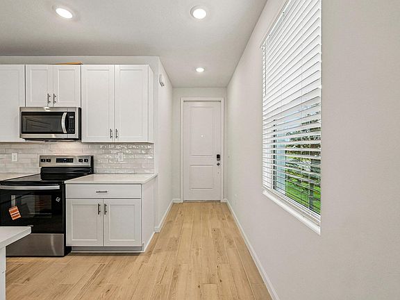 3rd image of 642 Salisbury Cir