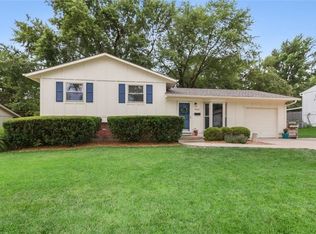 9001 W 100th Ter, Overland Park, KS 66212