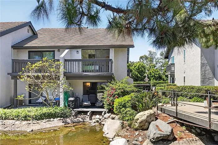 2 bed, 1.5 bath, 952 sqft, $3,400 — Photo 2