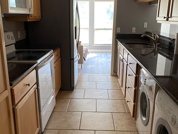 2nd image of 2831 Geary Pl