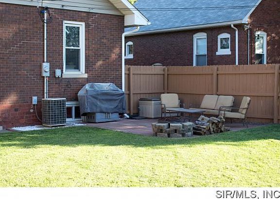 5th image of 2537 Benton St