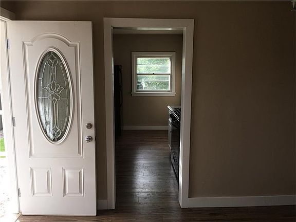 2nd image of 619 Vine St