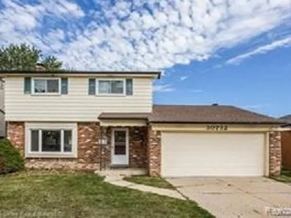30732 Newport Dr, Warren, MI 48088