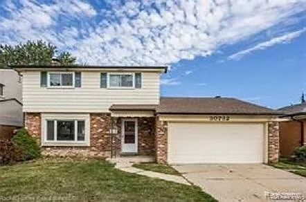 30732 Newport Dr Photo 1