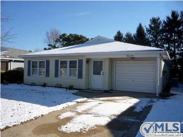 31 Lauren Ln, Brick, NJ 08723