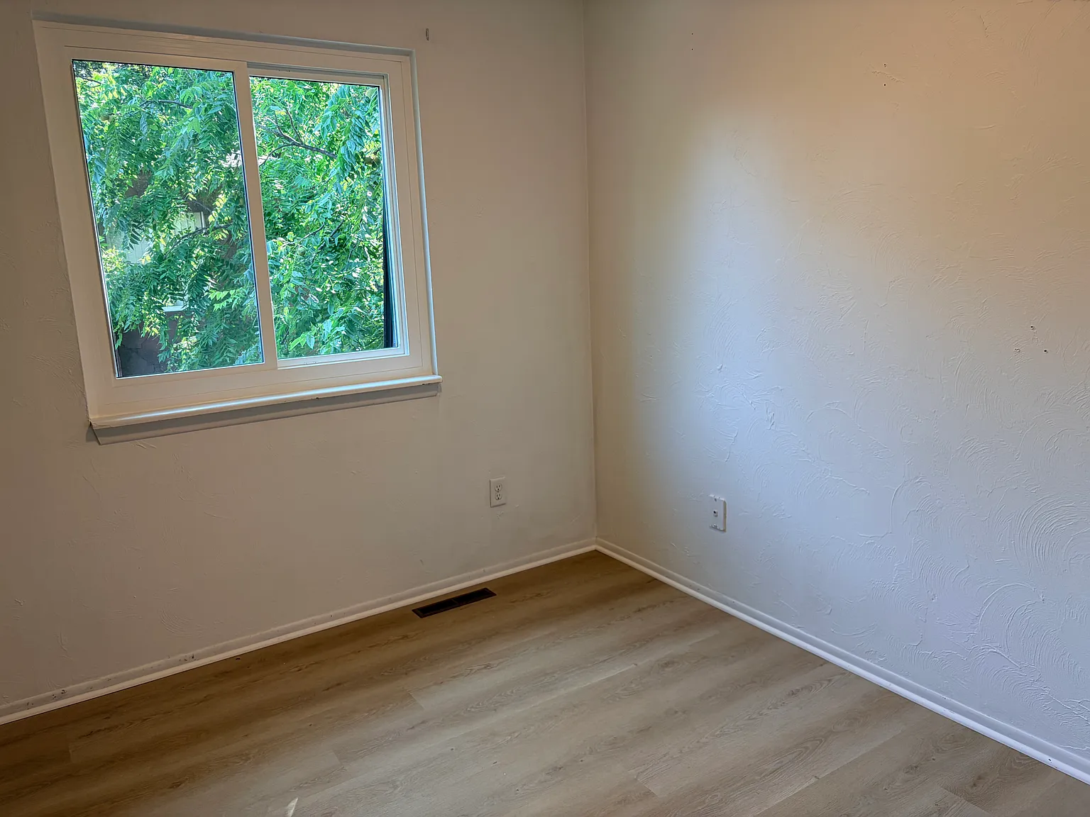 3 bed, 1.5 bath, 1030 sqft, $1,500 — Photo 3
