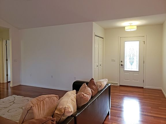 4th image of 411 S Sycamore Ave