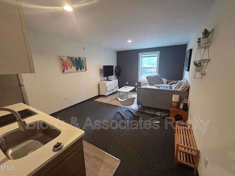 5104 Hollyridge Dr #207 — Photo 3