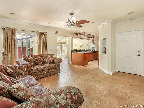 3rd image of 931 S Northlake Dr