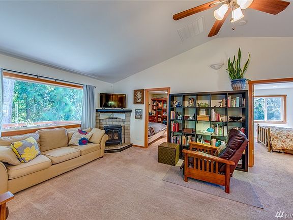 5th image of 20433 Stephen Dr NE