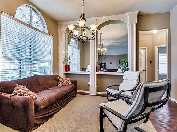 5th image of 4804 Redwood Dr