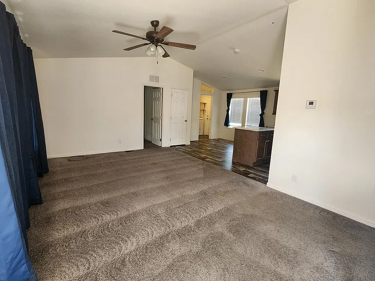 221 S Wahweap Dr — Photo 3