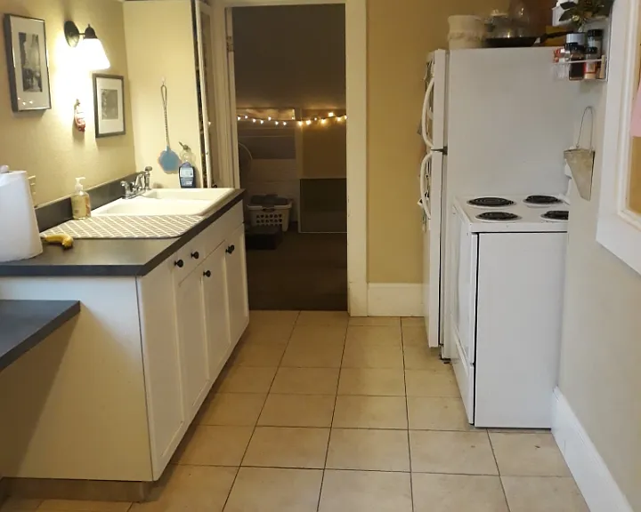 1305 W 5th Ave #8 — Photo 2