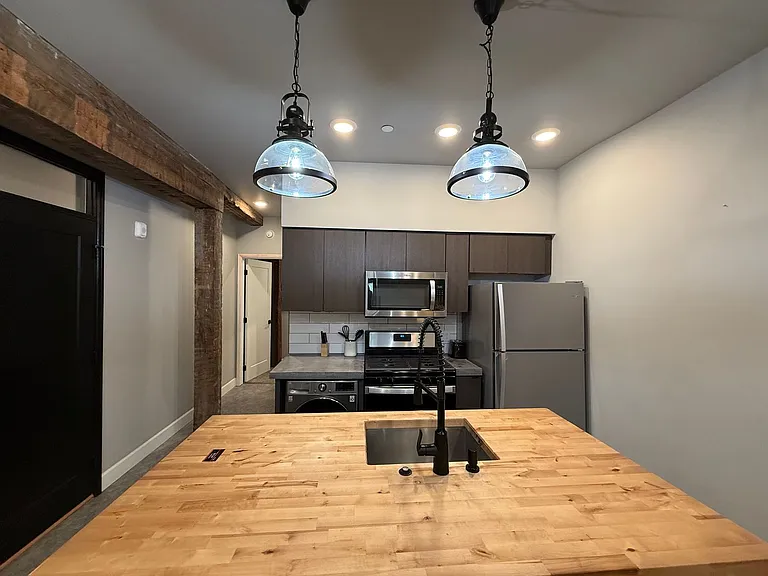 305 N Alaska St — Photo 9