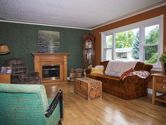3rd image of 1436 Parkhill Dr