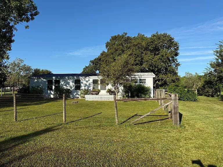 978 Bay Dr — Photo 14